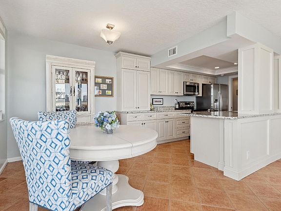 4th image of 5480 N Ocean Drive #B7c
