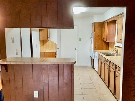 4th image of 7942 Mosewood St
