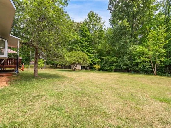 4218 Farlow Dr, Greensboro, NC 27406