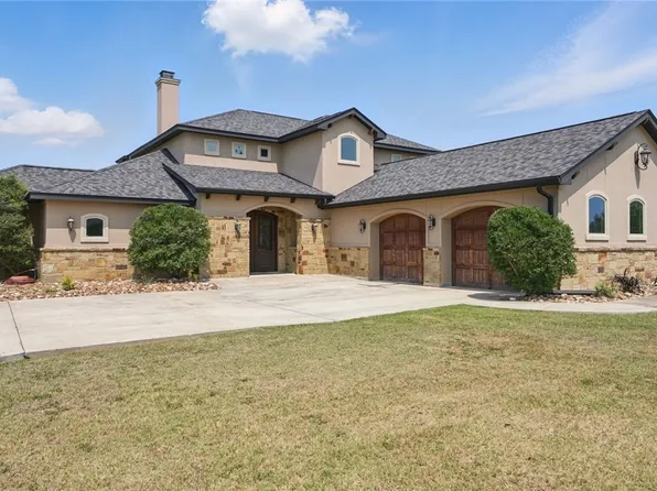 224 Creekwood Dr, Gonzales, TX 78629