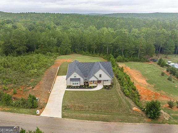 3rd image of 216 Creekside Trl