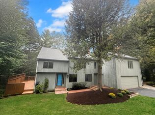 29 Fawnbrook Ln, Simsbury, CT 06070