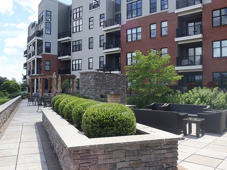 83 E Church St #111 — Photo 47