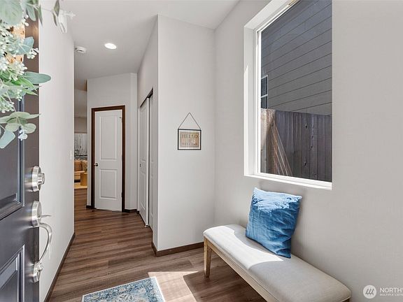 4th image of 9516 Fairhaven Circle NE