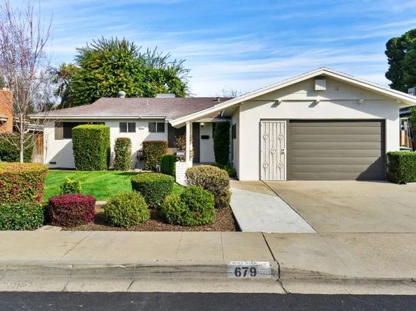 679 W Pat Dr, Clovis, CA 93612