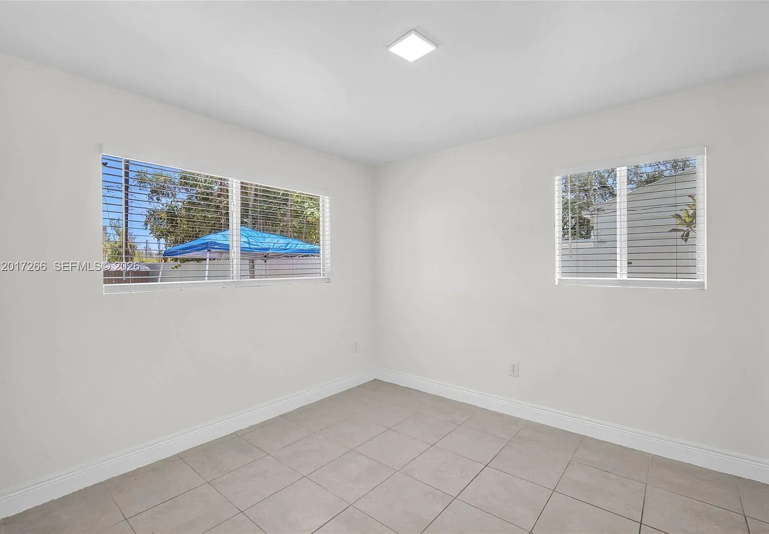 Green Oaks — Photo 4