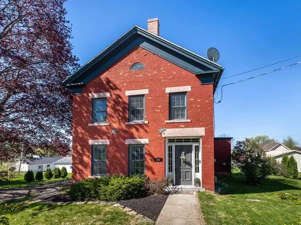 320 W Harrison St, Shullsburg, WI 53586