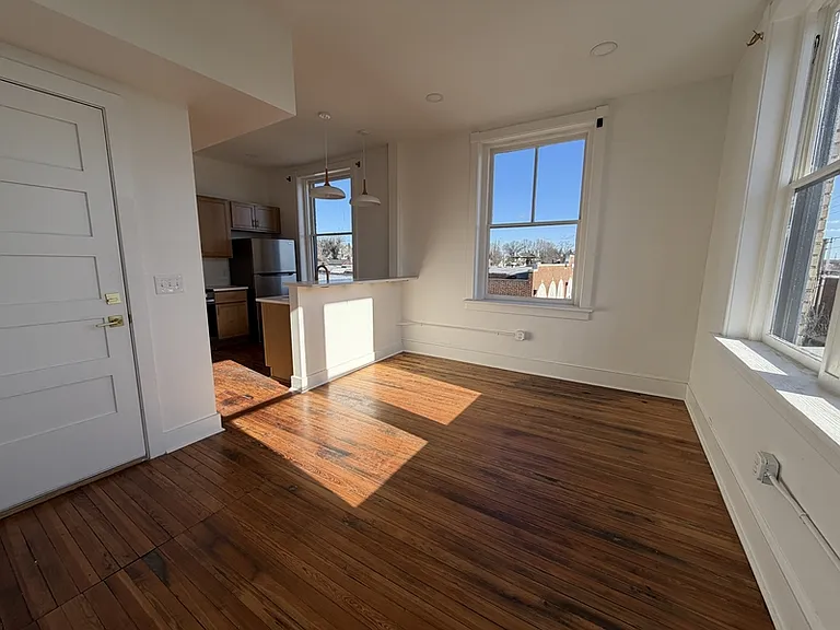 901 5th St #202 — Photo 2