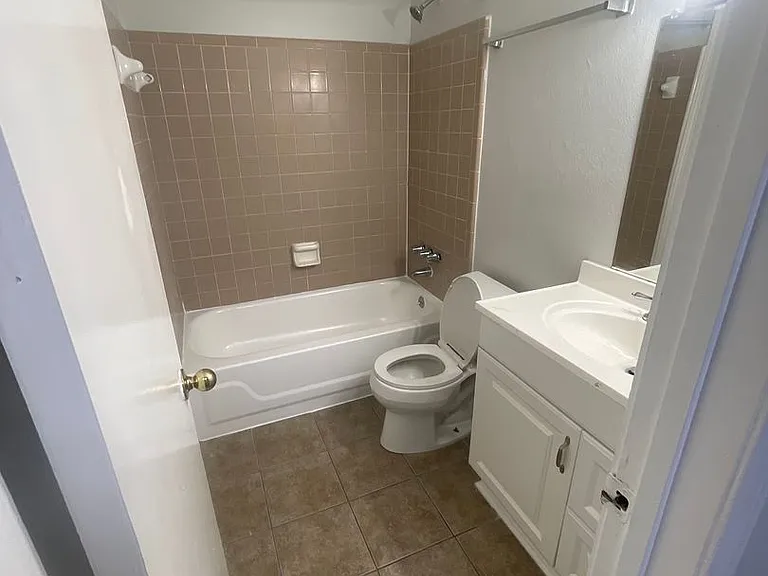 100-103 Sandra Del Mar Dr — Photo 20