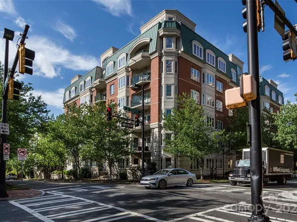 401 N Church St APT 406, Charlotte, NC 28202
