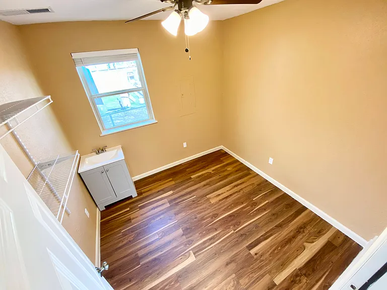 932 Springdale Rd — Photo 4