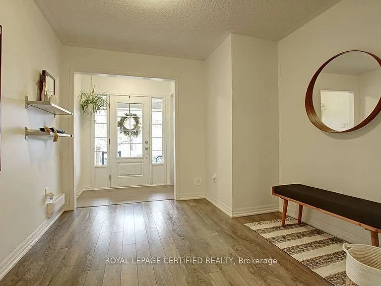 213 Betsy Dr N — Photo 3