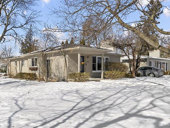 4th image of 580 S Cranbrook Rd