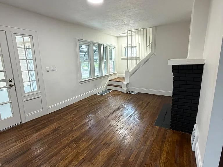 3559 W 122nd St — Photo 3