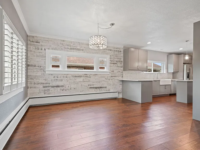 2370 Elm St — Photo 20