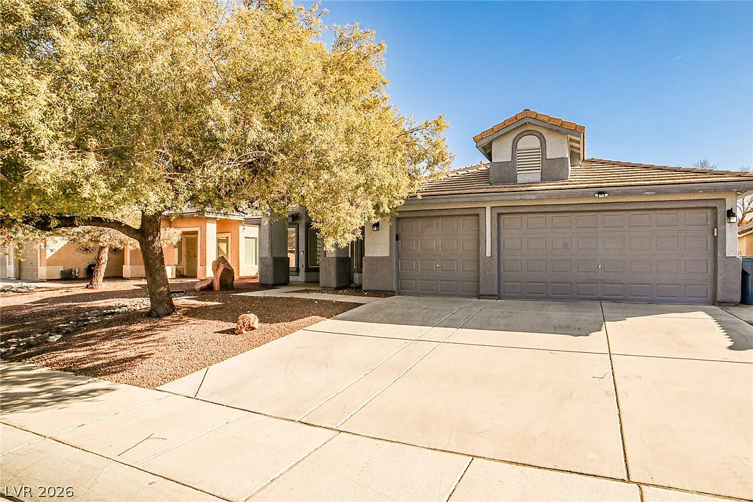 3 bed, 3.0 bath, 2170 sqft, $2,090 — Photo 1