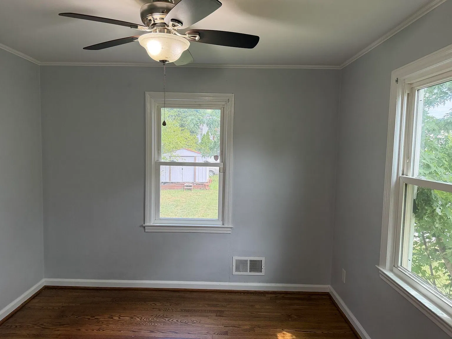 3 bed, 1.0 bath, 918 sqft, $1,350 — Photo 4