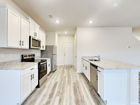 3rd image of 127 Avondale Blvd