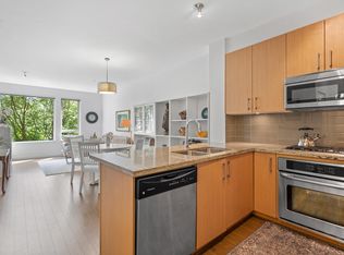 119 W 22nd St #227, North Vancouver, BC V7M 0B4