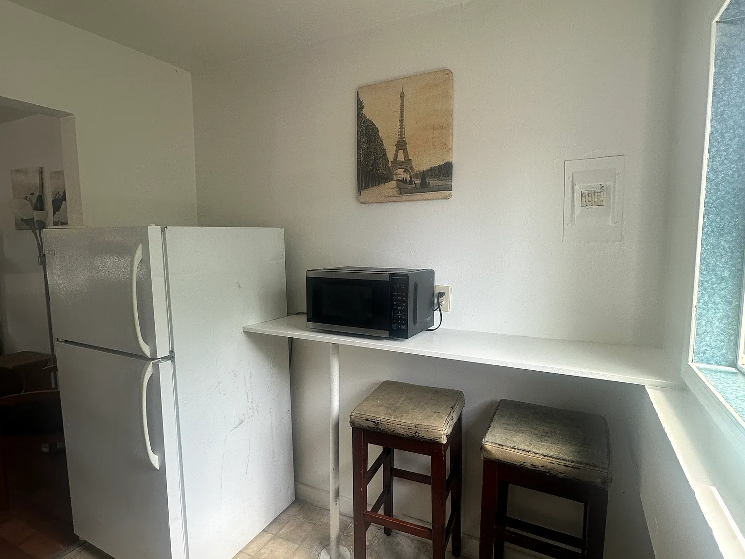 Studio, $799 — Photo 3