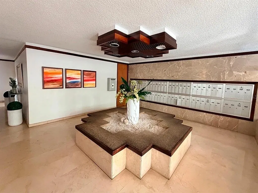 3 bed, 4.5 bath, 2891 sqft, $4,500 — Photo 3