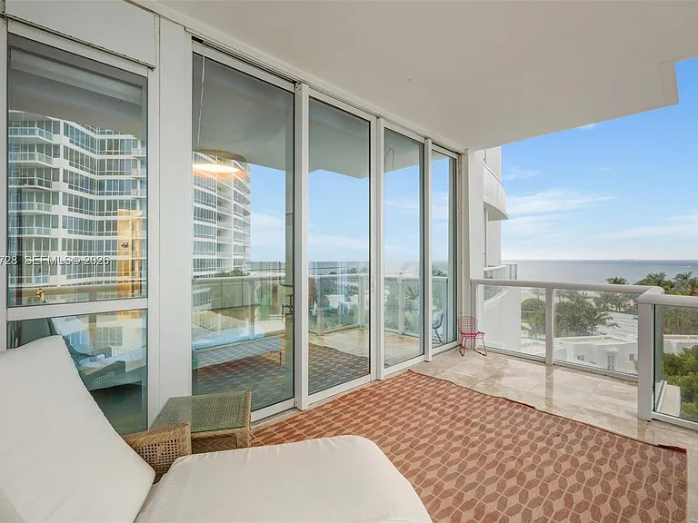 50 S Pointe Dr #903 — Photo 31