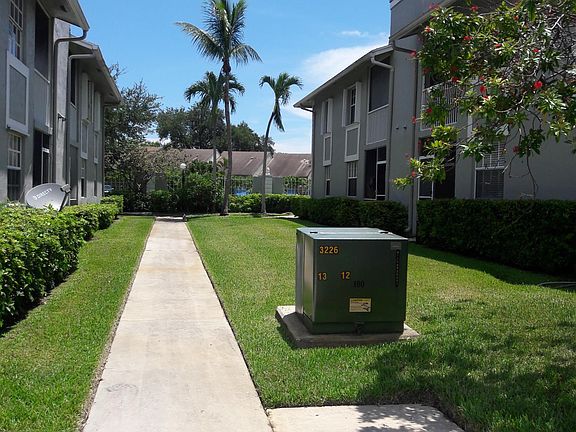 Maintained walkways and mainicured landscaping