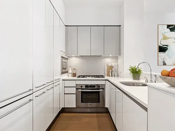 25 Broad Street 10G image 3 of 14