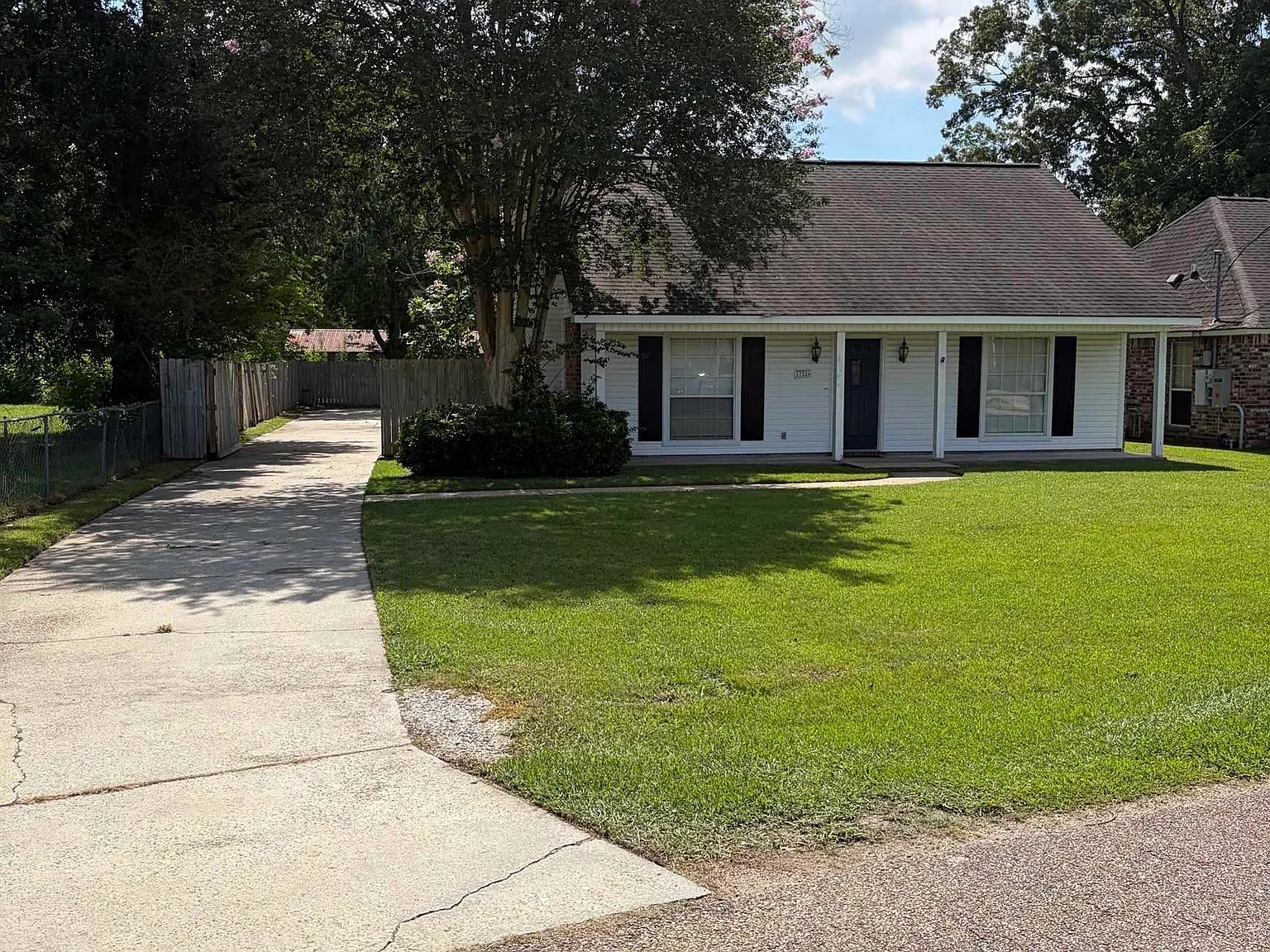3 bed, 1300 sqft, $1,800 — Photo 1