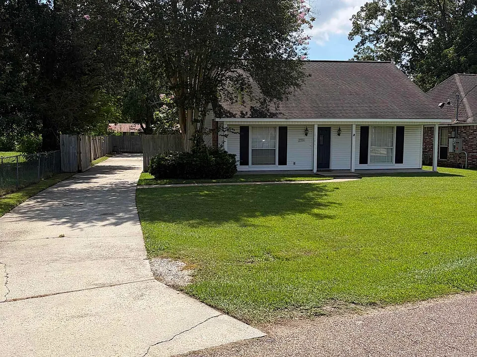 17226 Northlake Dr