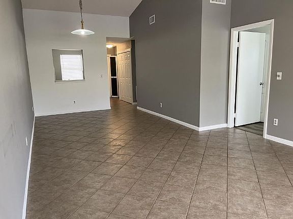 5th image of 3171 SE Aster Ln APT 1105