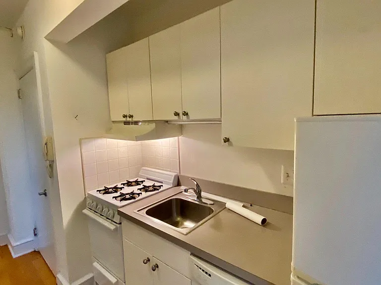 332-34 S 17th St #3C — Photo 17