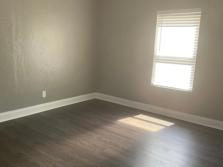 1337 W Lasalle St — Photo 13