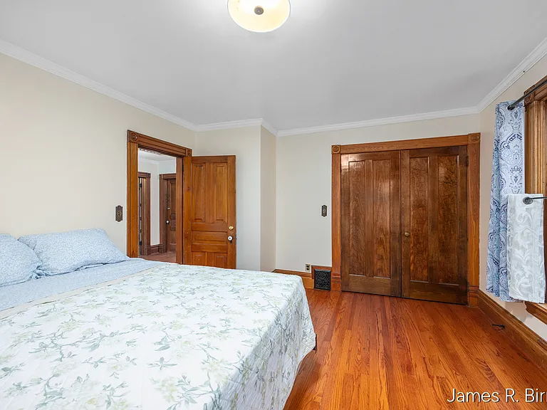 529 Avery St — Photo 17