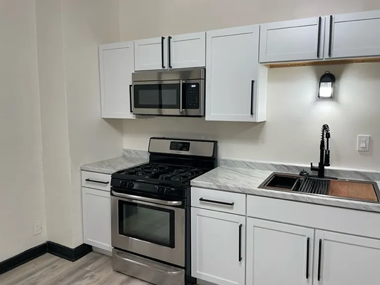 633 W Chambers St — Photo 1