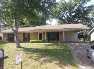 1226 America Dr, Longview, TX 75604