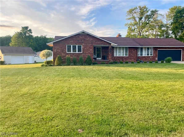 1584 Hemlock Dr, Ashtabula, OH 44004