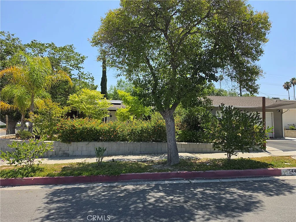 4 bed, 1976 sqft, $4,600 — Photo 2