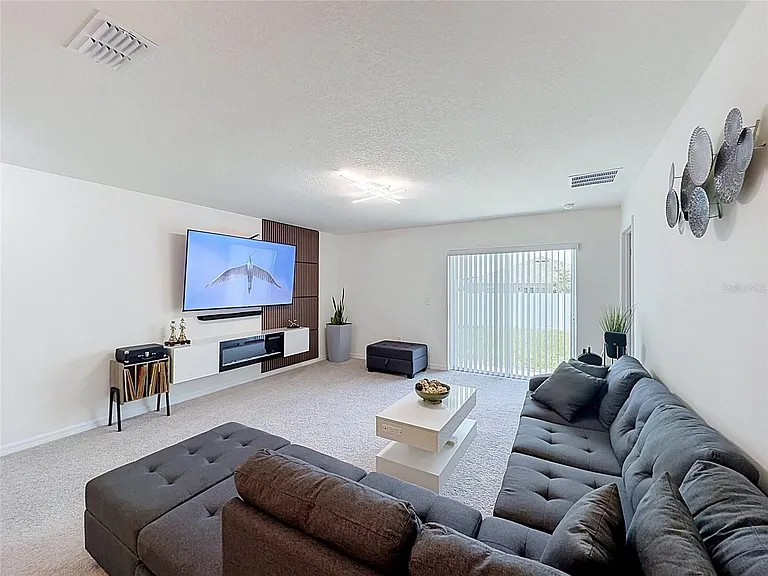 339 Towns Cir — Photo 4