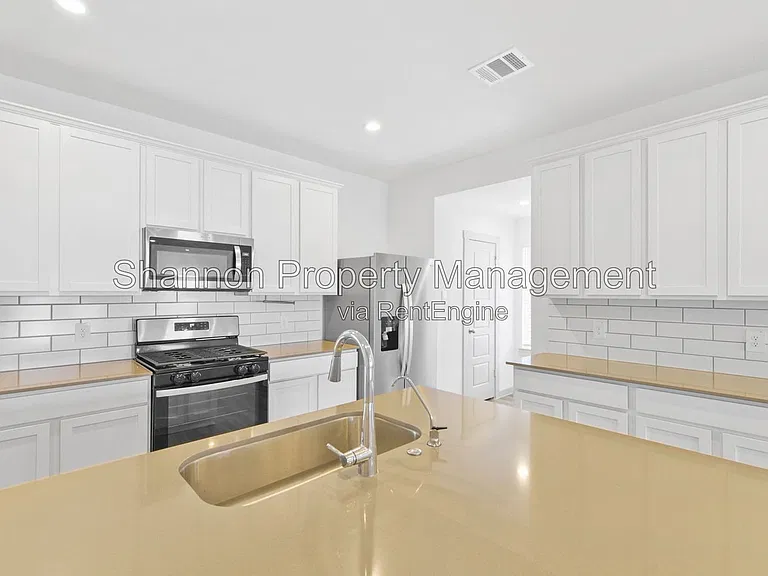 7915 Murciana Dr — Photo 11