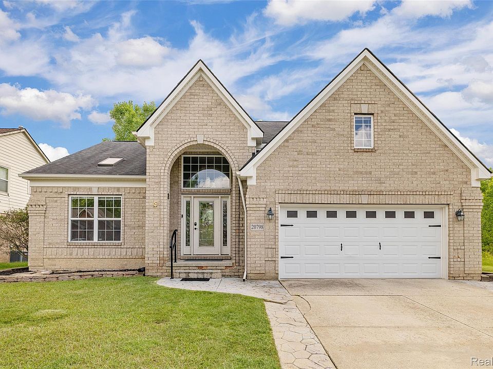 1st image of 20798 Oakridge Dr