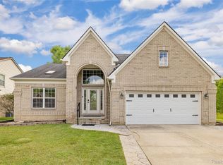 20798 Oakridge Dr, Clinton Township, MI 48036