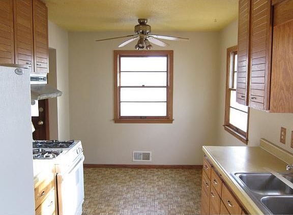 3rd image of 1608 Park St