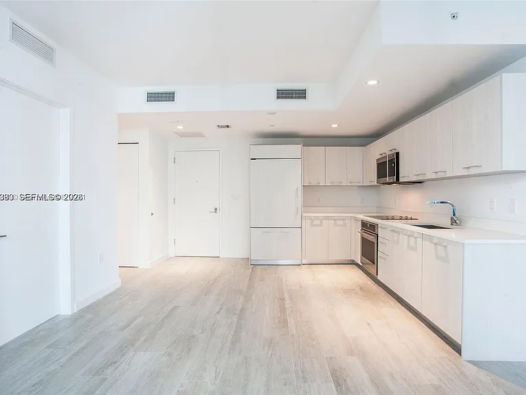 55 SW 9th St #1907 — Photo 3