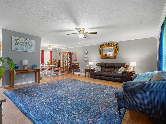 4th image of 46 Christian Dr