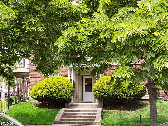 2nd image of 2600 W Winnemac Ave APT 2C
