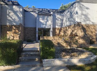 7400 Grand Ave APT 205, Downers Grove, IL 60516