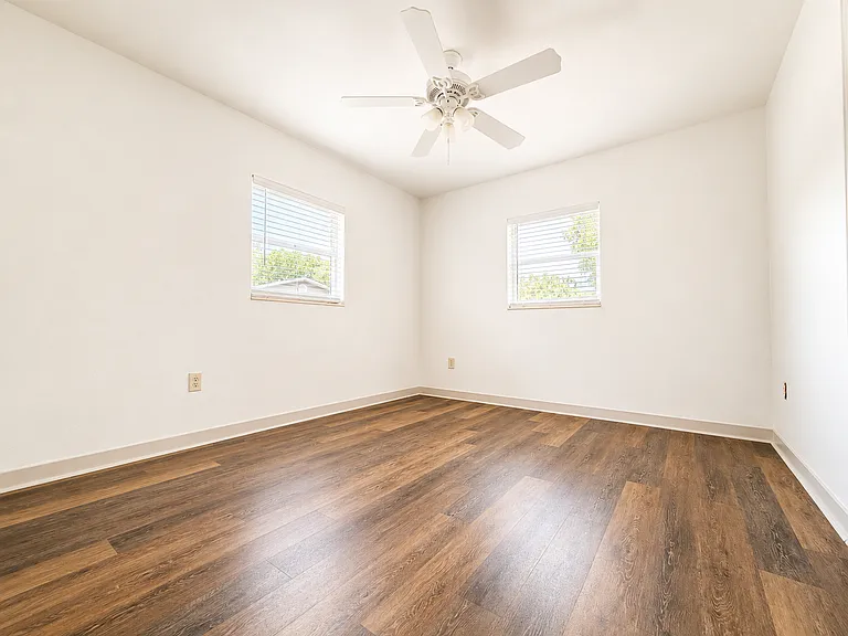 35136 Cross St — Photo 6