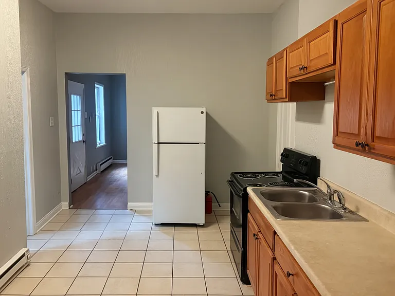 304 Warner St #1 — Photo 4