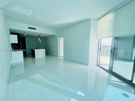 5th image of 851 NE 1st Ave #288